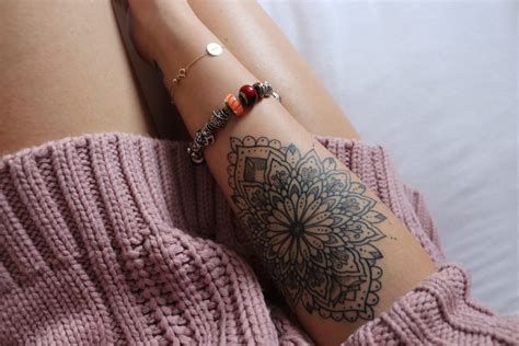 tatouage avant les bras.